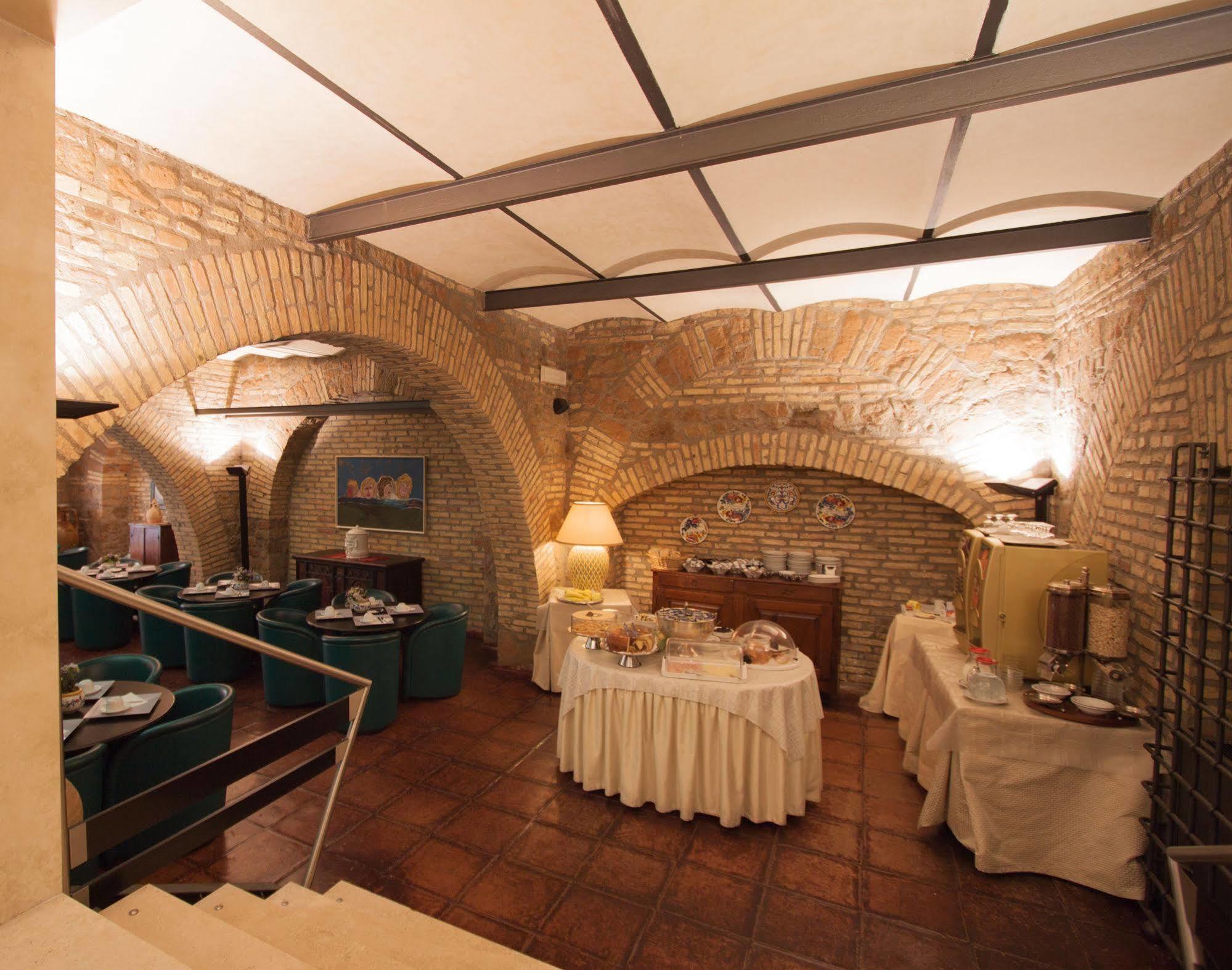 Hotel Laurentia Roma Esterno foto