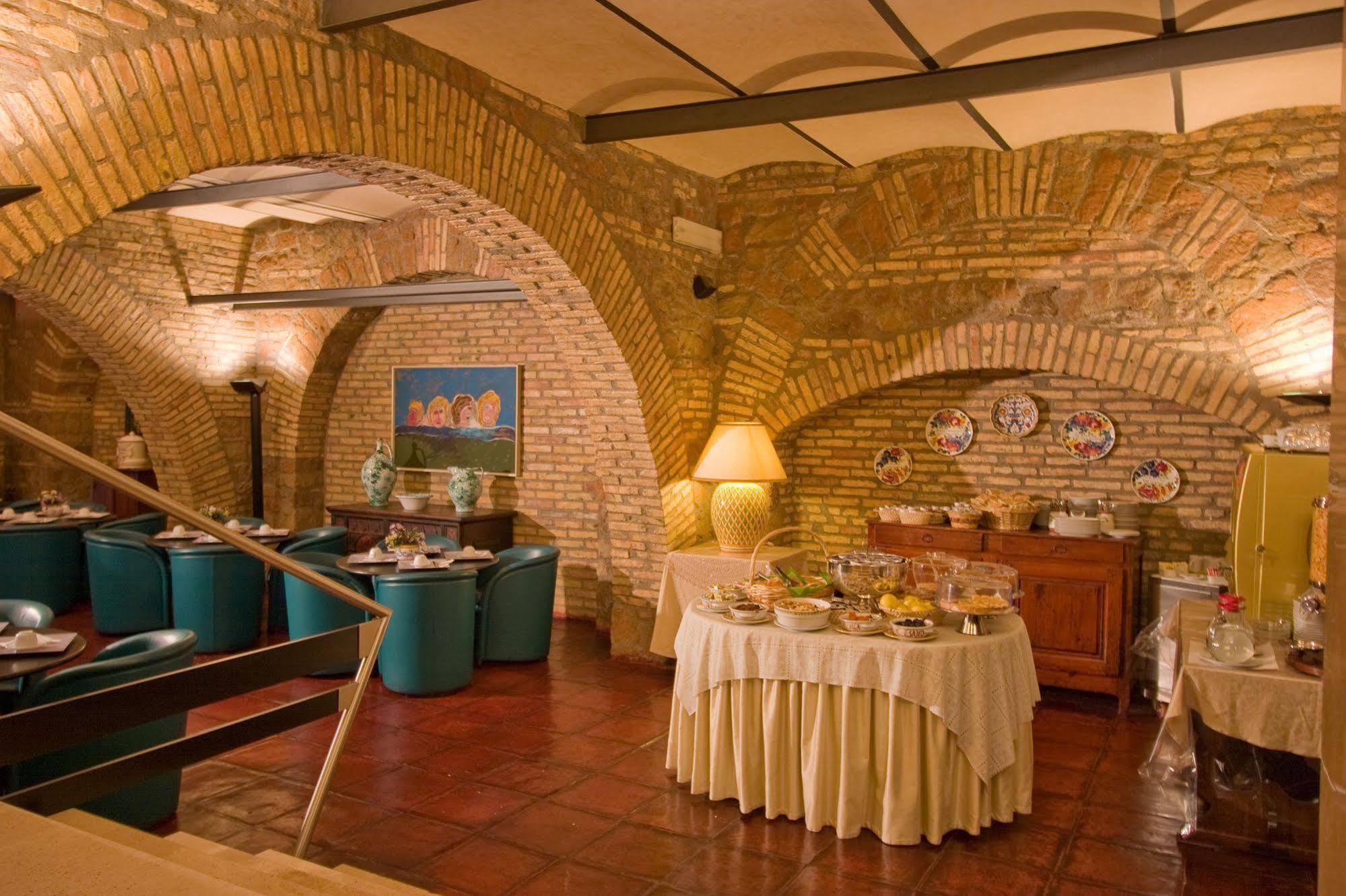 Hotel Laurentia Roma Esterno foto