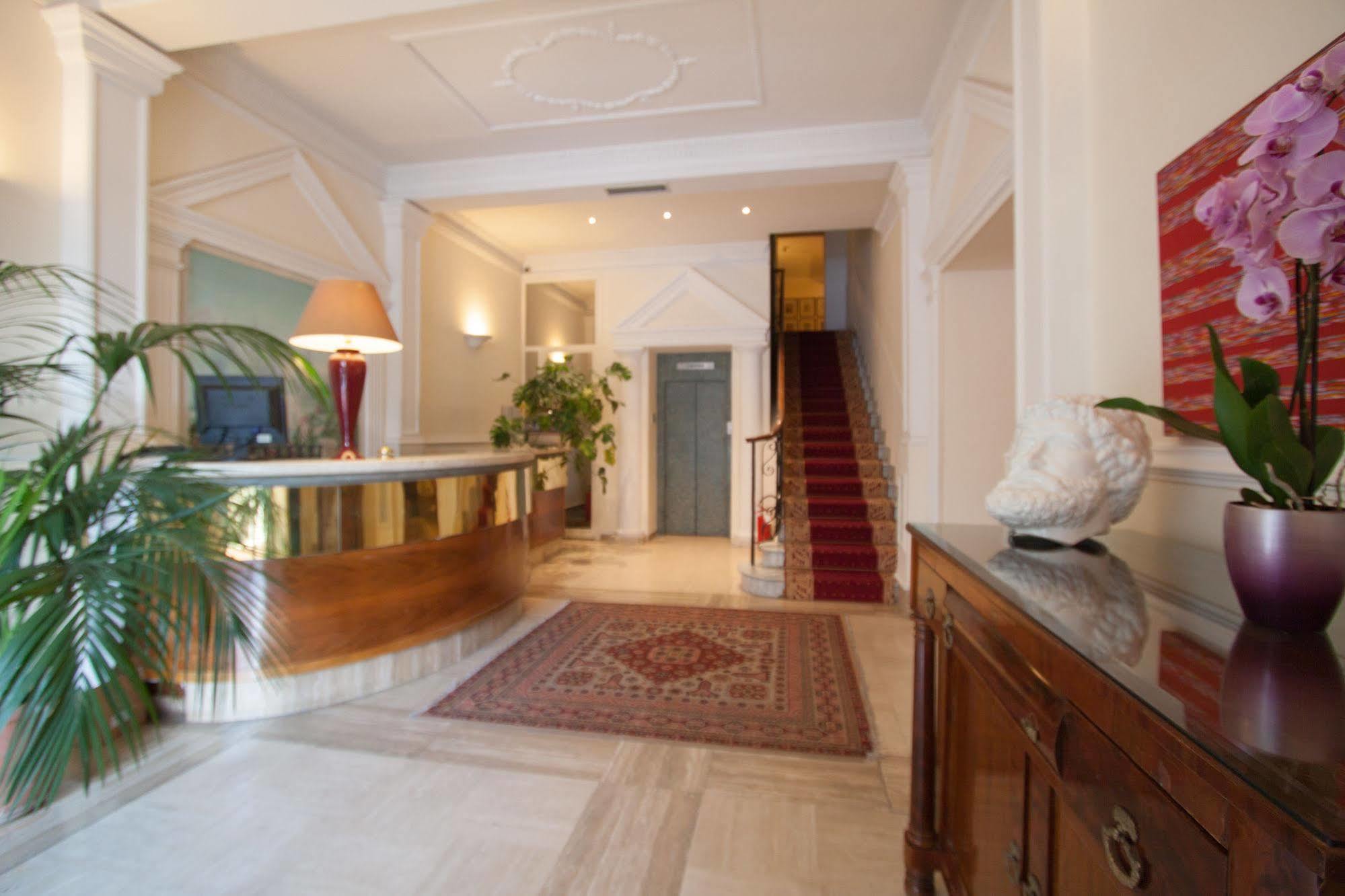 Hotel Laurentia Roma Esterno foto