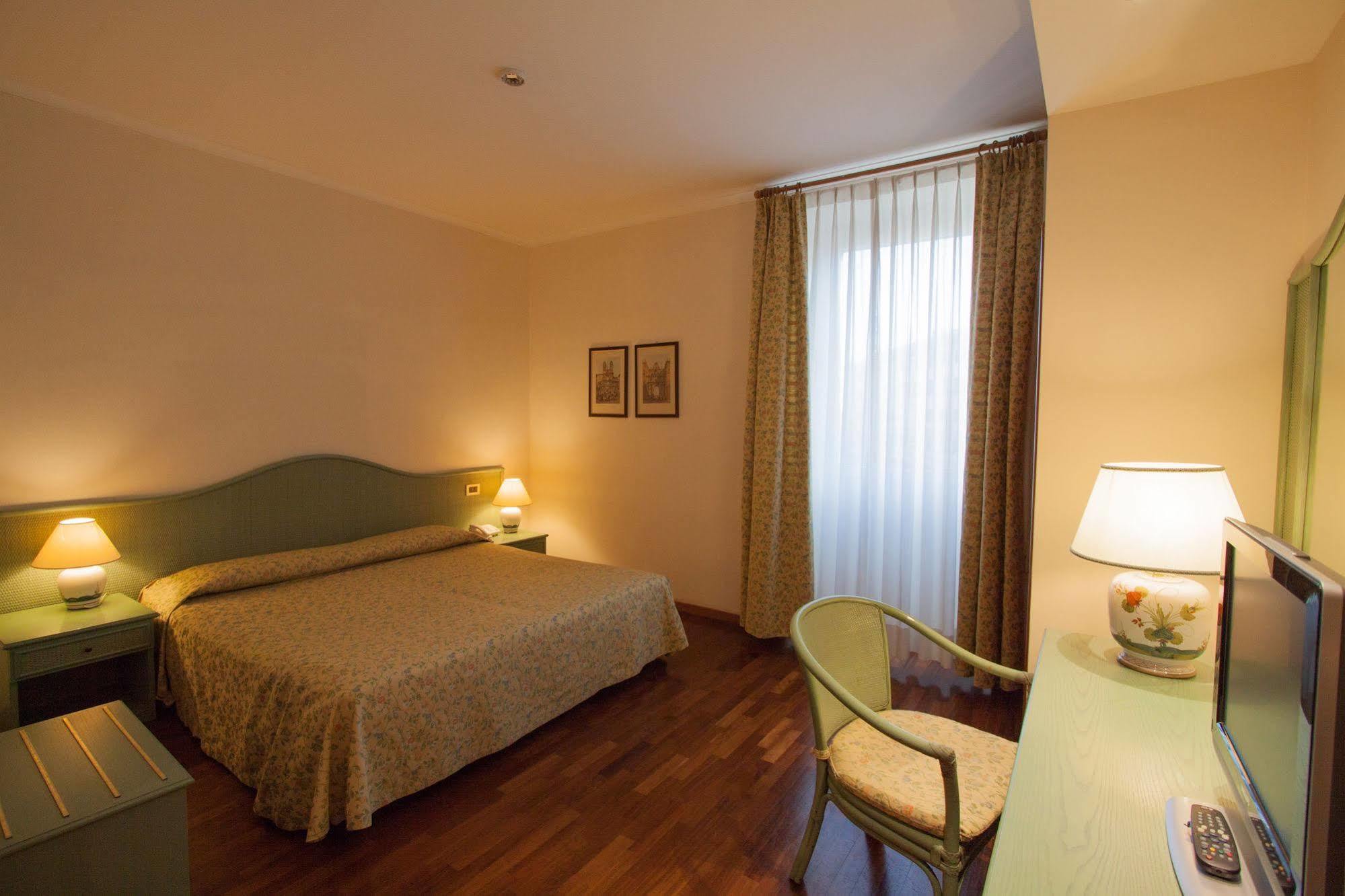 Hotel Laurentia Roma Esterno foto