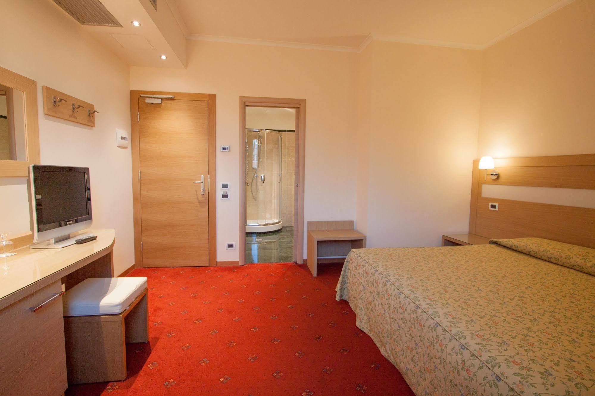 Hotel Laurentia Roma Esterno foto