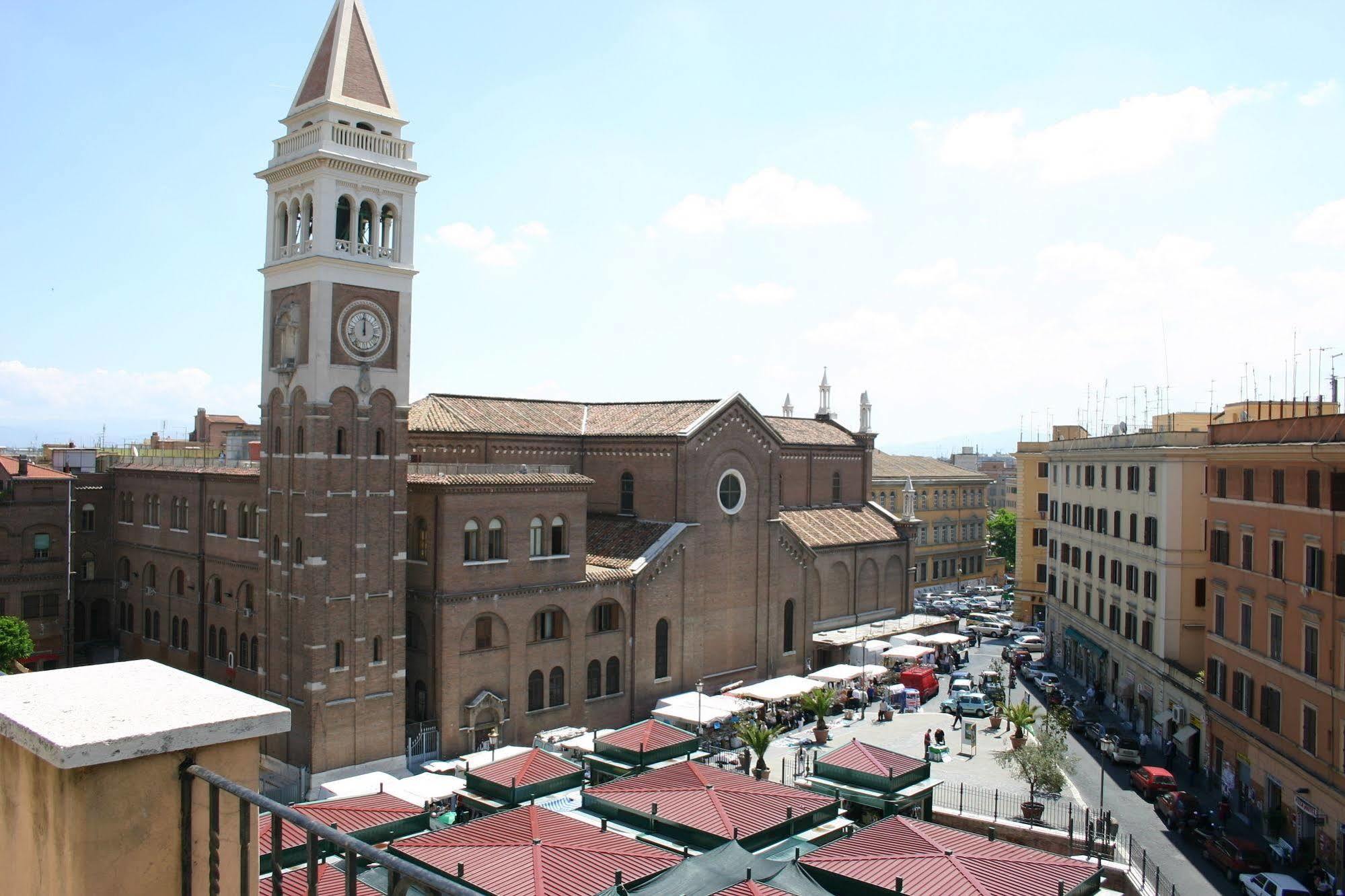 Hotel Laurentia Roma Esterno foto