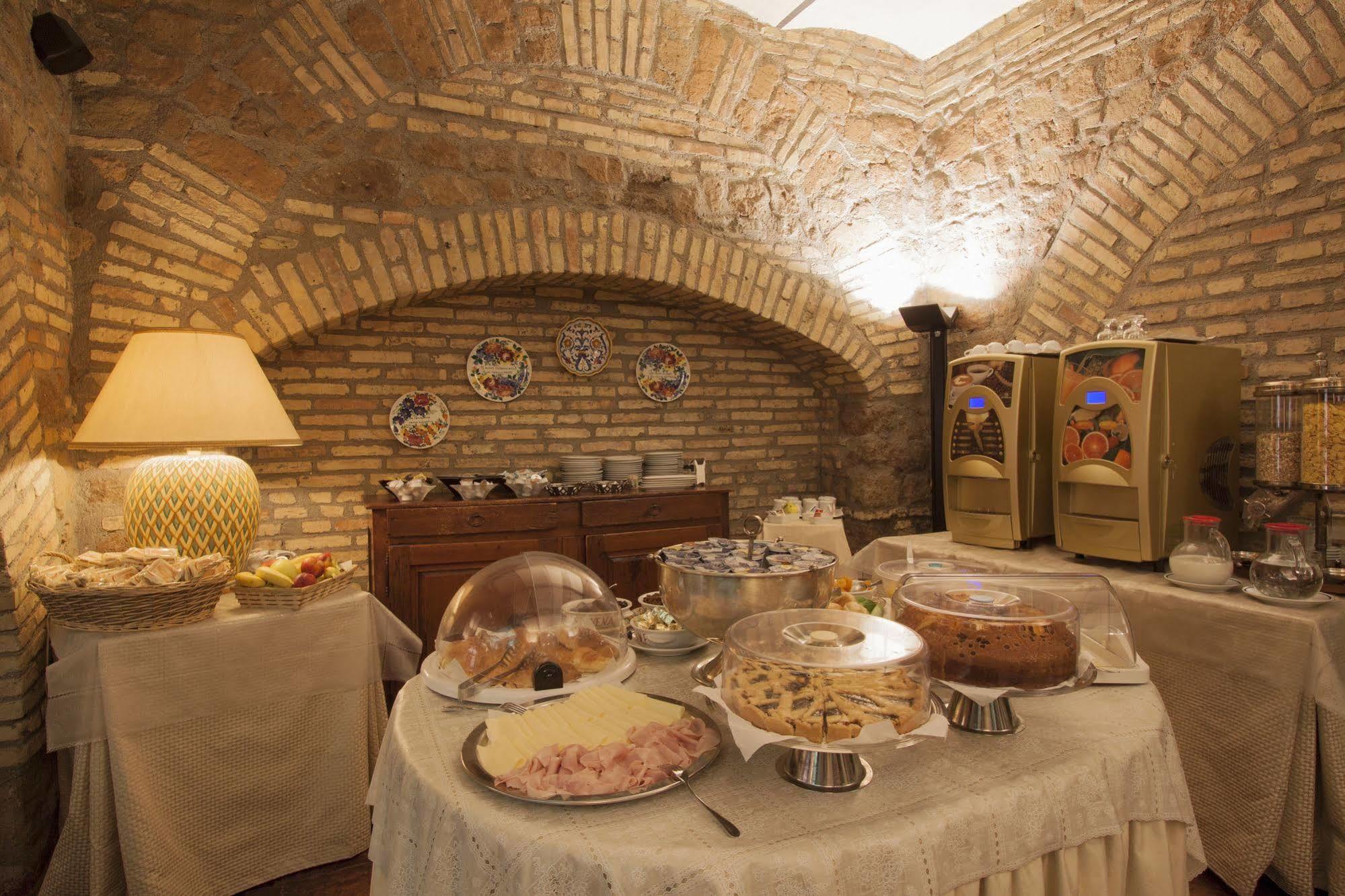 Hotel Laurentia Roma Esterno foto