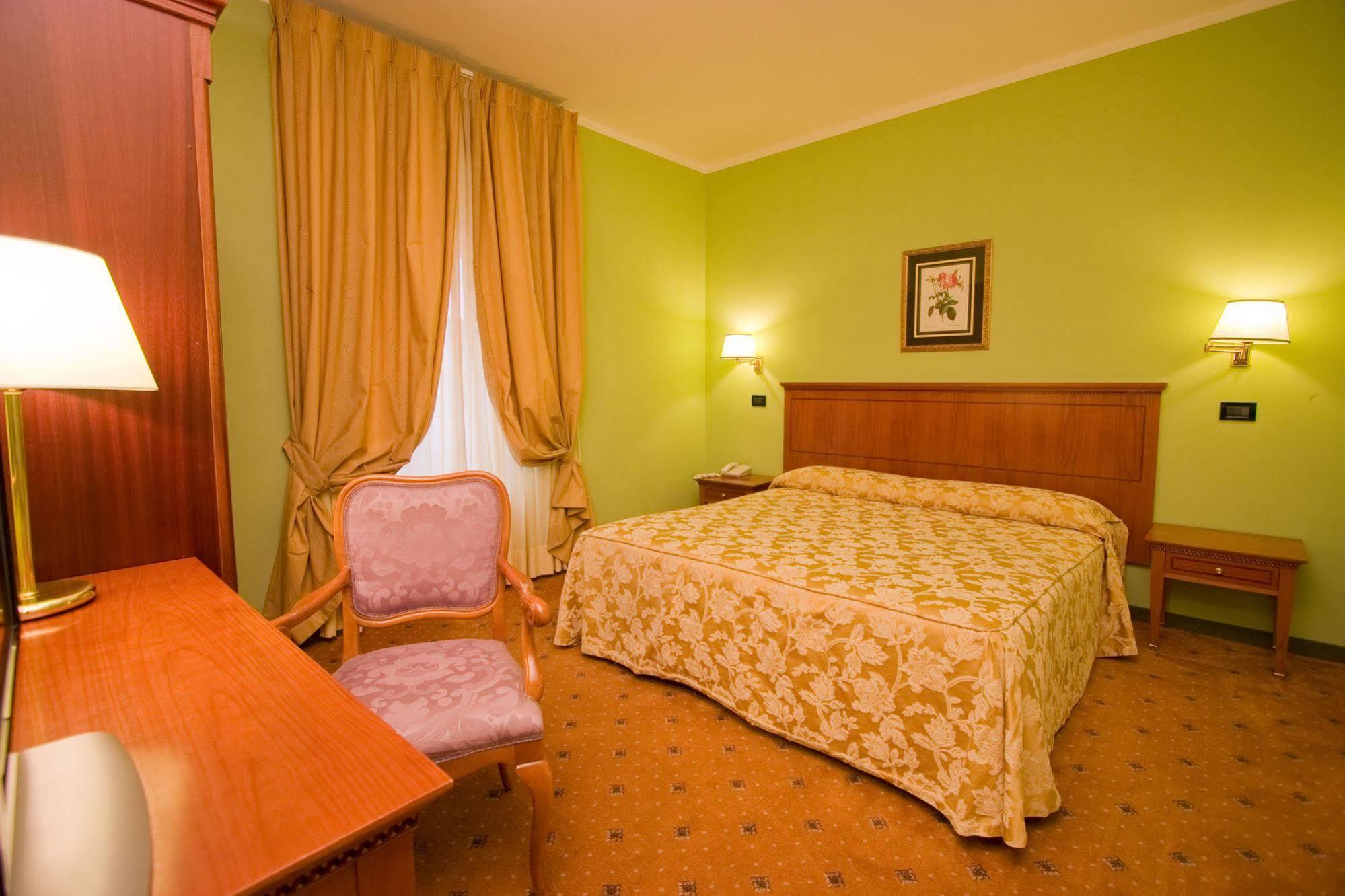Hotel Laurentia Roma Esterno foto