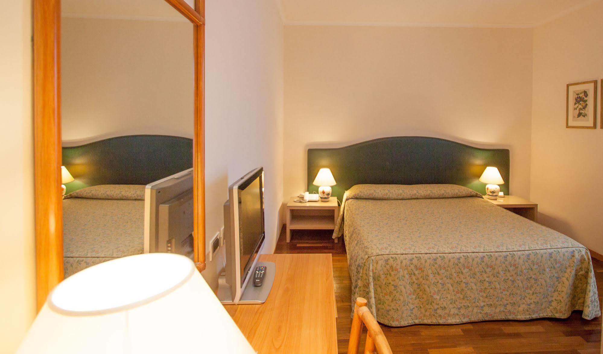 Hotel Laurentia Roma Esterno foto