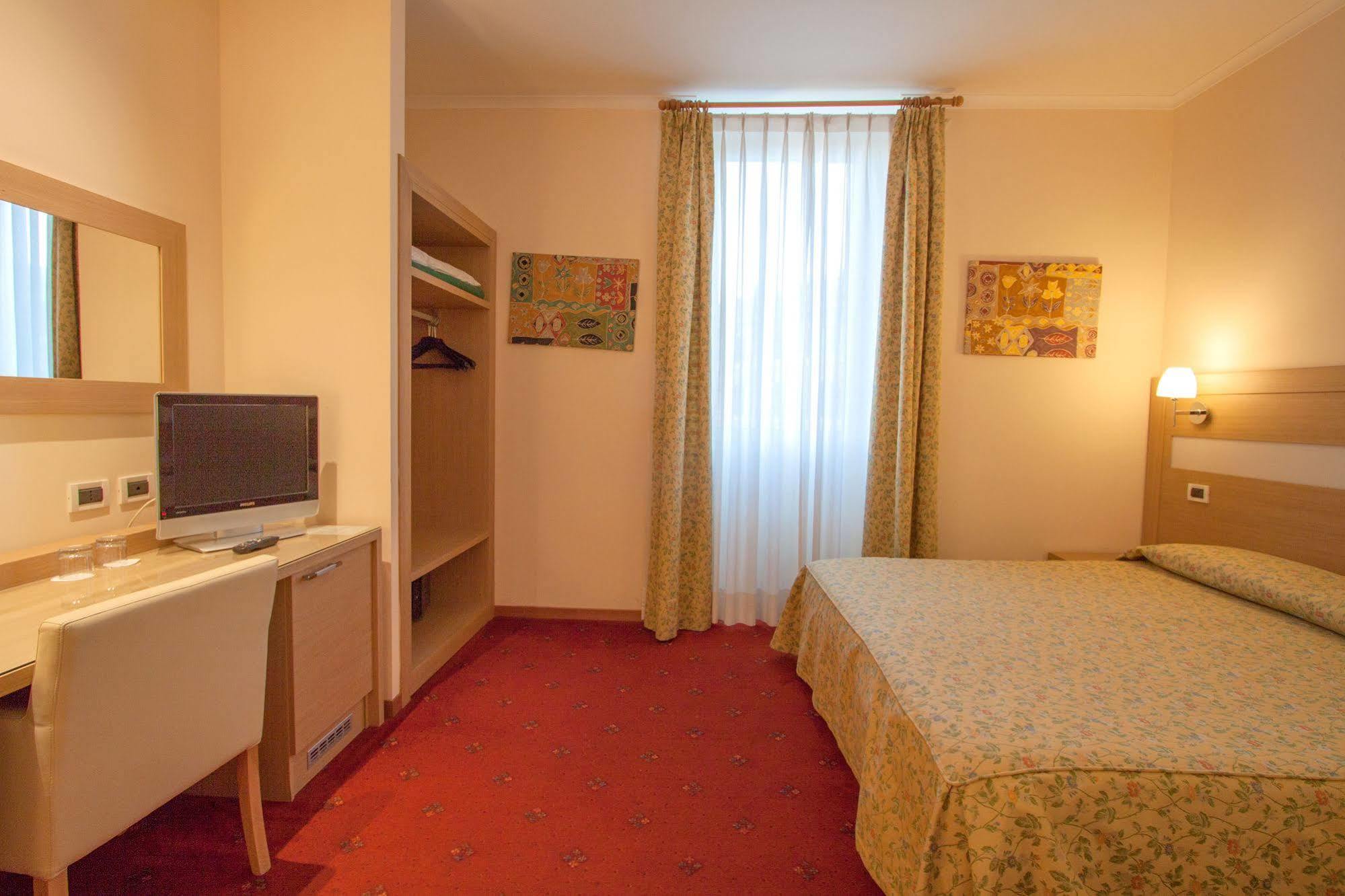 Hotel Laurentia Roma Esterno foto
