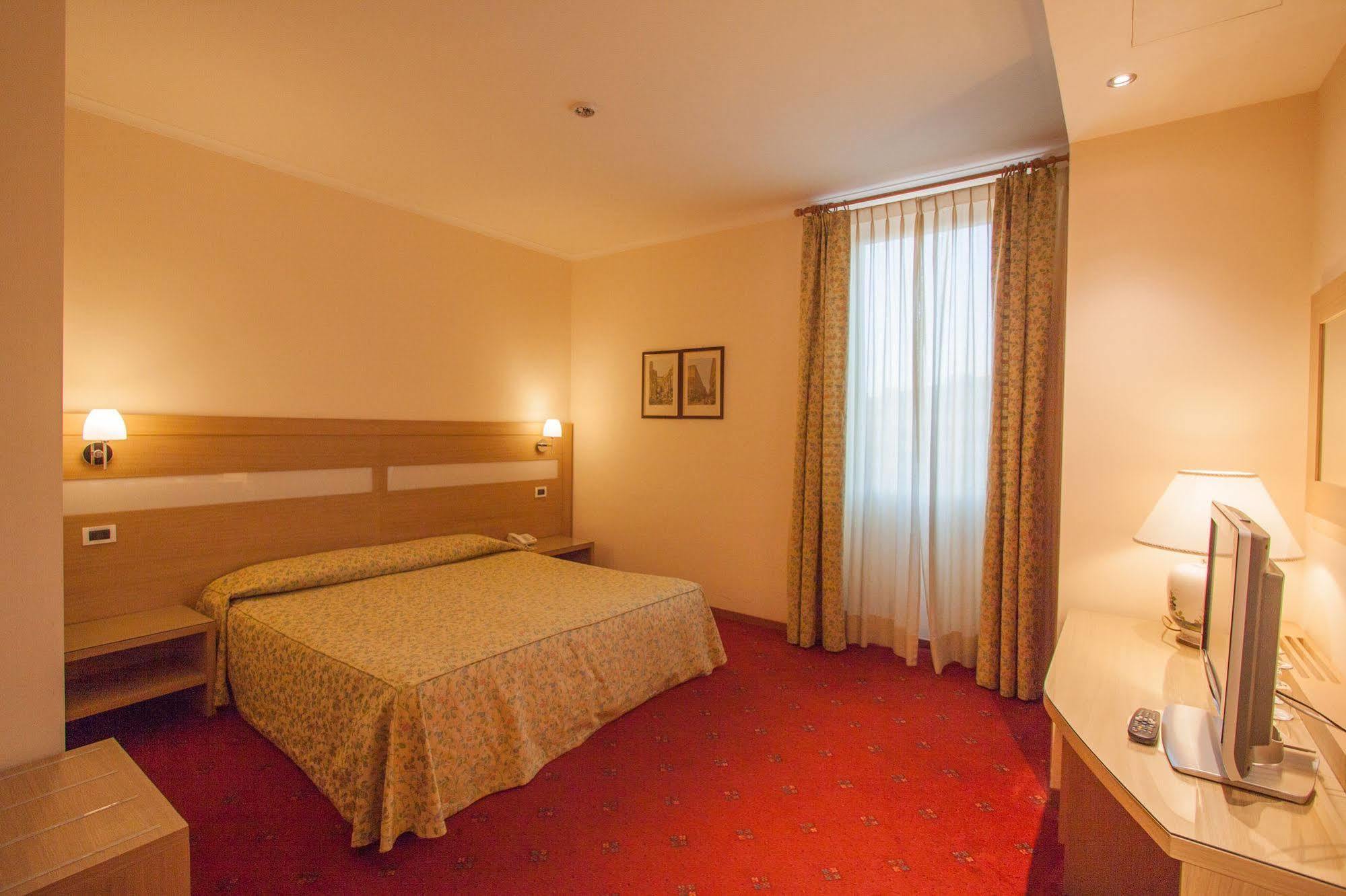 Hotel Laurentia Roma Esterno foto